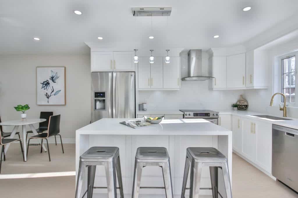 a kitchen with a center island with stools